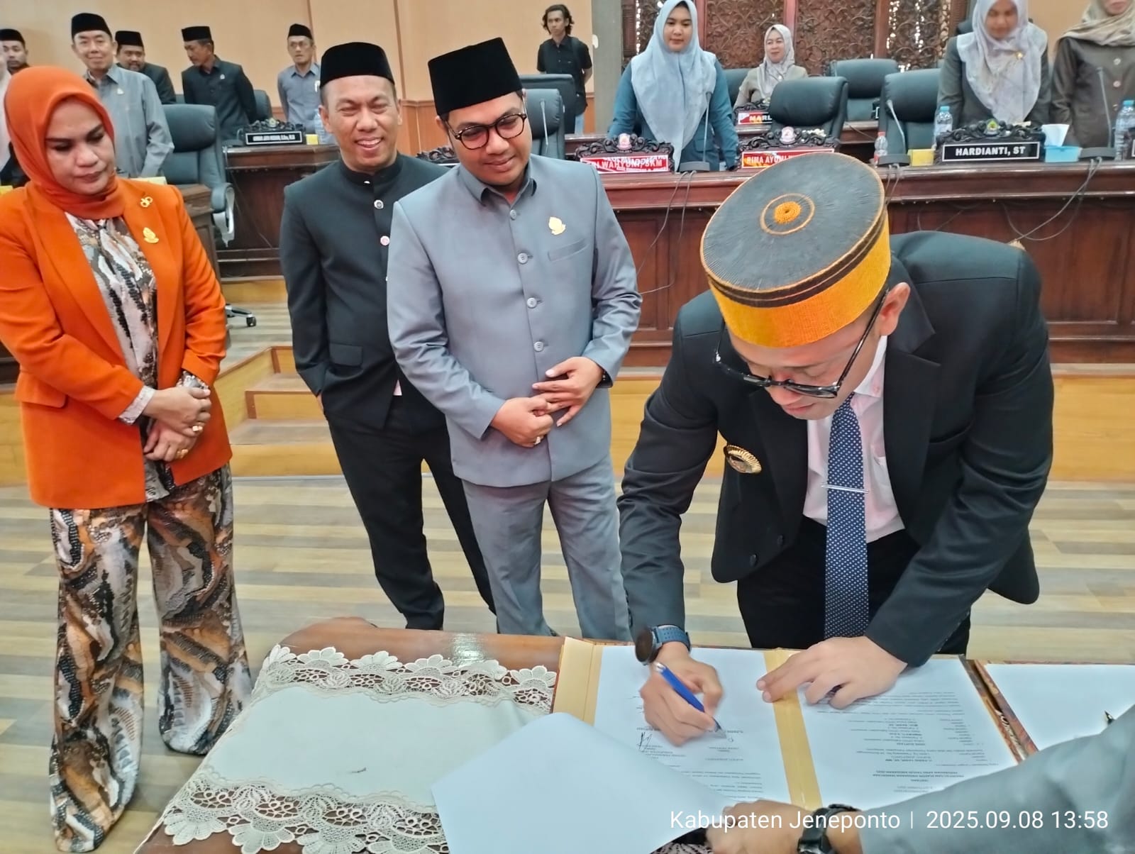 DPRD dan Pemkab Jeneponto Tandatangani Nota Kesepakatan KUPA-PPAS Perubahan TA 2025