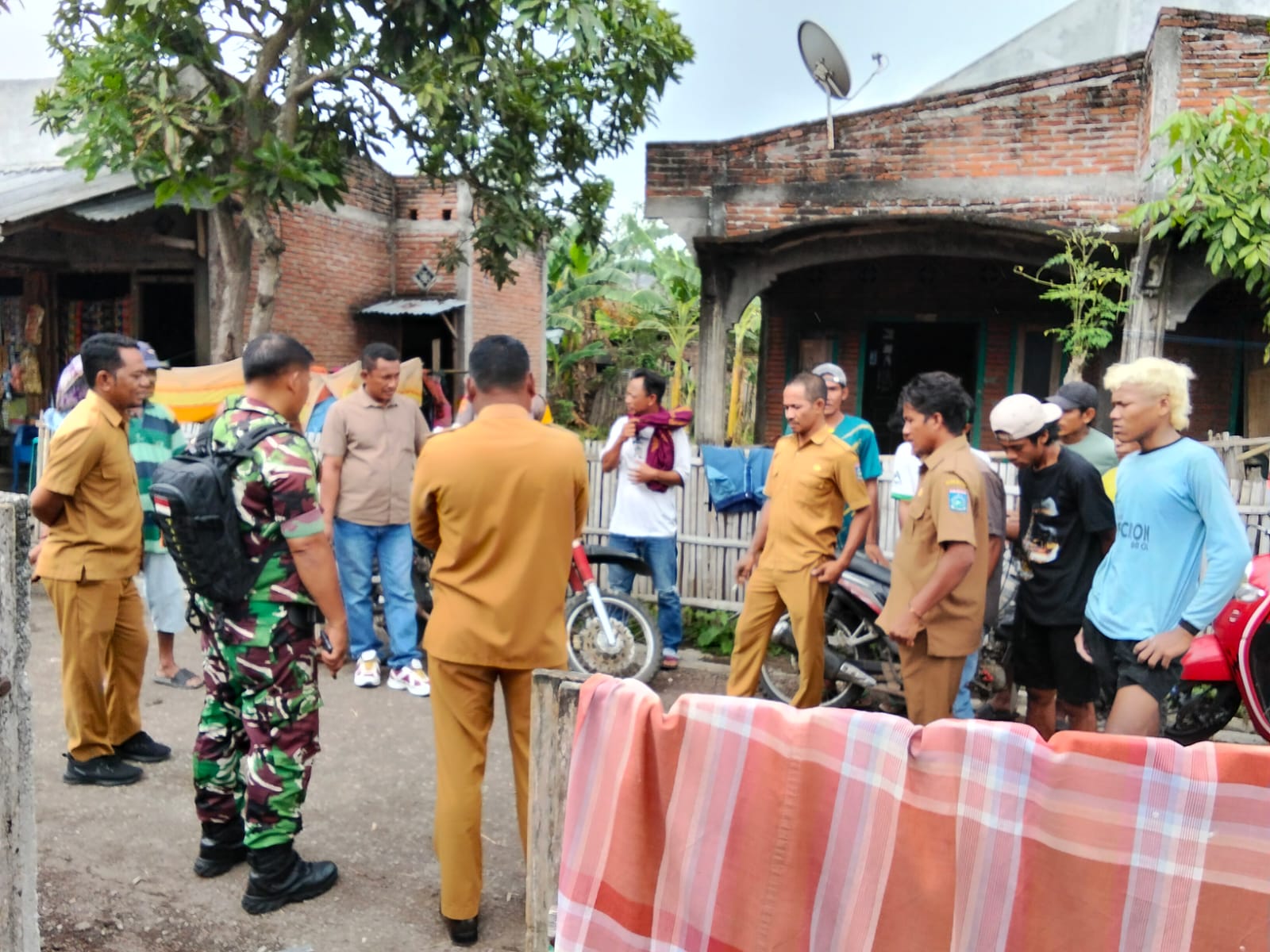 Sinergi Babinsa, Bhabinkamtibmas, dan Pemdes Tekasire Gelar Sosialisasi Bahaya Narkoba