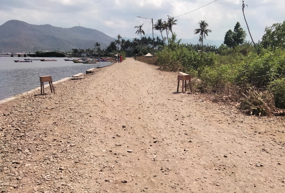 Akses Jalan Wisata Soro Timur–Nanga Tumpu Rusak Parah, Warga Minta Pemerintah Segera Bertindak