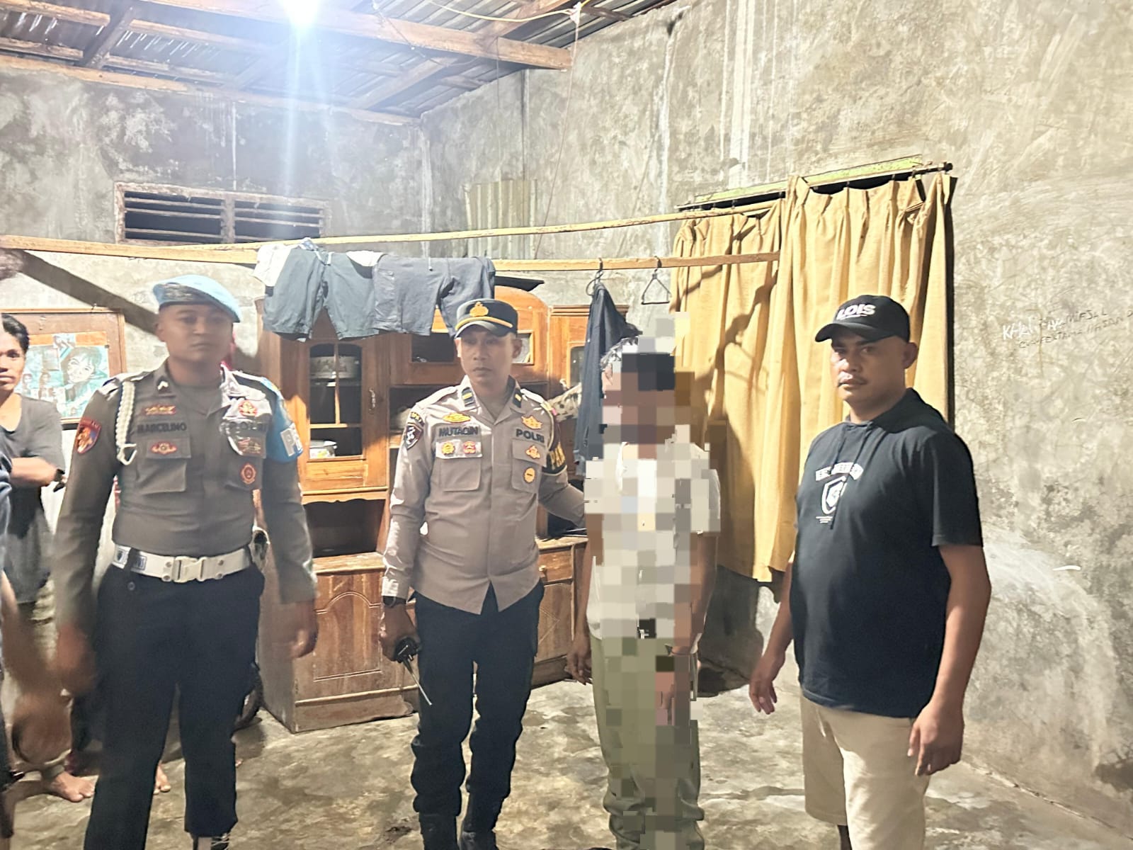 Polisi Evakuasi Ayah Pembunuh Anak Kandung di Desa Mbawi, Situasi Warga Berhasil Dikendalikan