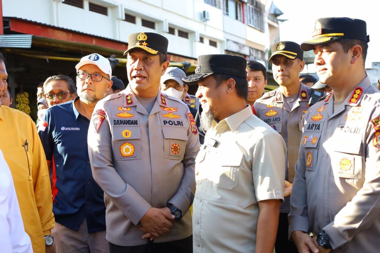 Kapolda dan Gubernur Sulsel Sidak Pasar Terong, Pastikan Harga Pangan Stabil Jelang Ramadan