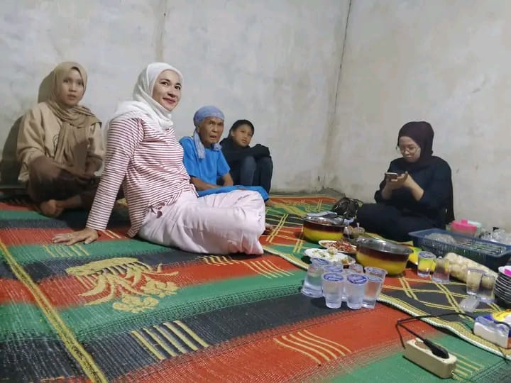 Ketua TP PKK Rejang Lebong Masak dan Buka Puasa Bersama Warga Dusun Sawah