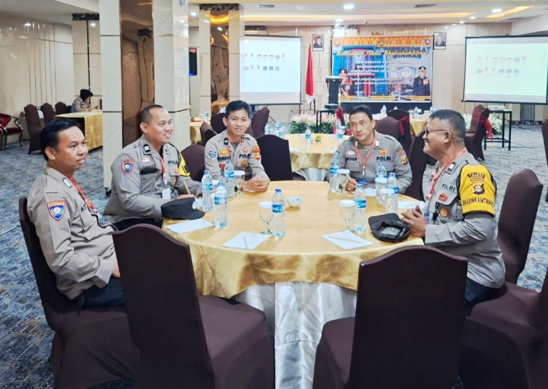 Lima Bhabinkamtibmas Polres Lubuk Linggau Ikuti Bimtek BOS V2 untuk Tingkatkan Pelayanan Digital kepada Masyarakat