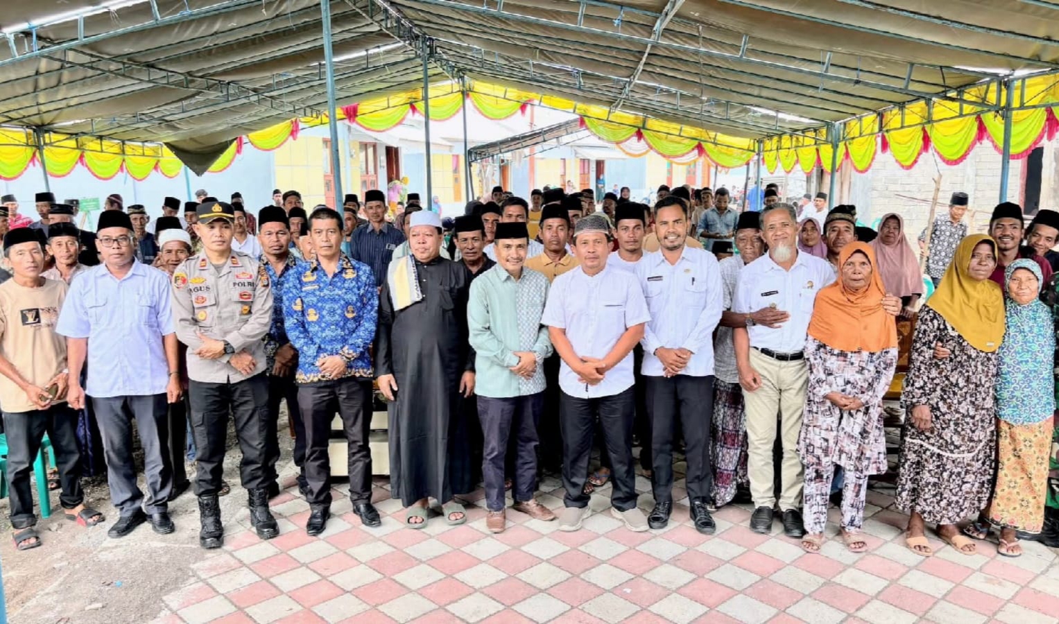 Wabup Dompu Hadiri Doa Syukuran PPKT di Desa Soro, Tegaskan Komitmen Lanjutkan Program Perumahan