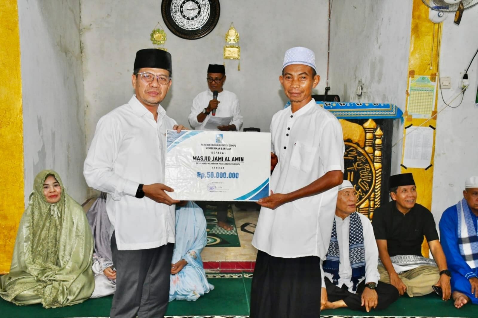 Safari Ramadhan di Kecamatan Pajo, Bupati Dompu Sampaikan Program Pembangunan dan Salurkan Bantuan untuk Masyarakat