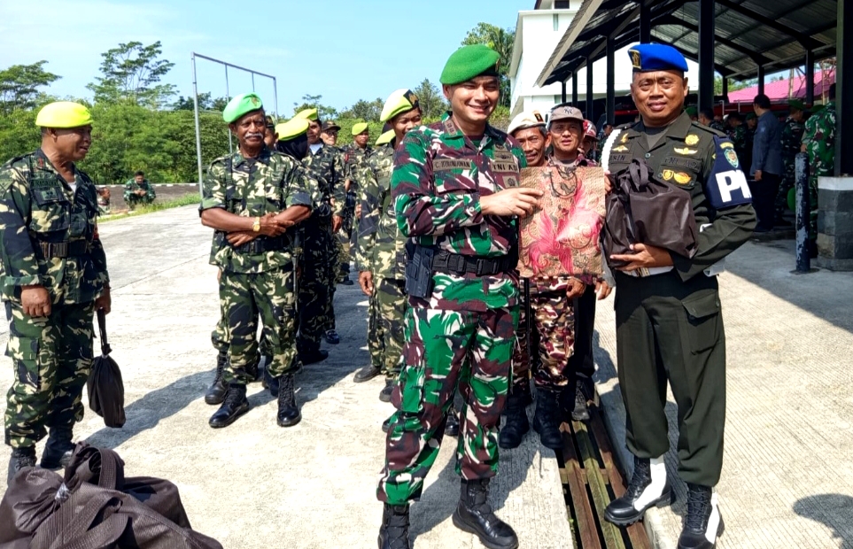Jelang Idul Fitri 1447 H, Dandim 0625/Pangandaran Salurkan Bingkisan THR untuk Prajurit dan Keluarga Besar