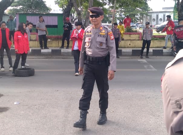 Kasat Sabhara dan Kanit Tipikor Polres Jeneponto Kawal Aksi Demo Terkait Dugaan Keracunan MBG di Rumbia