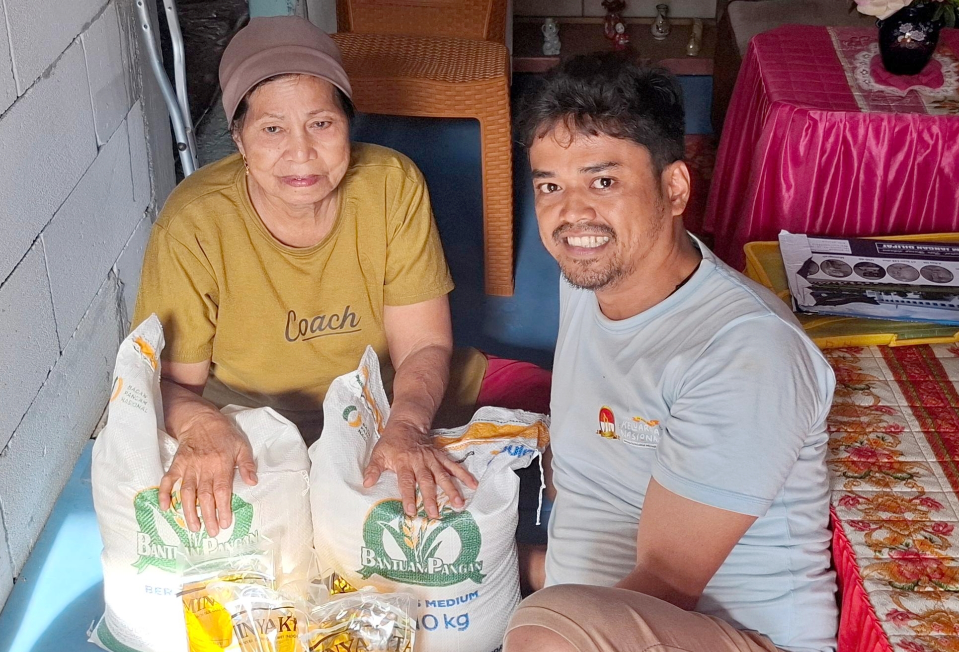 Bakti Sutiawan Salurkan Bantuan Sembako untuk Warga Maros