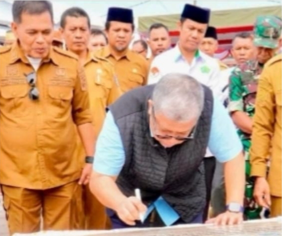 Bupati Dompu Dampingi Wamen PKP Resmikan Penataan Kawasan Kumuh Dorokarama II di Soro Timur