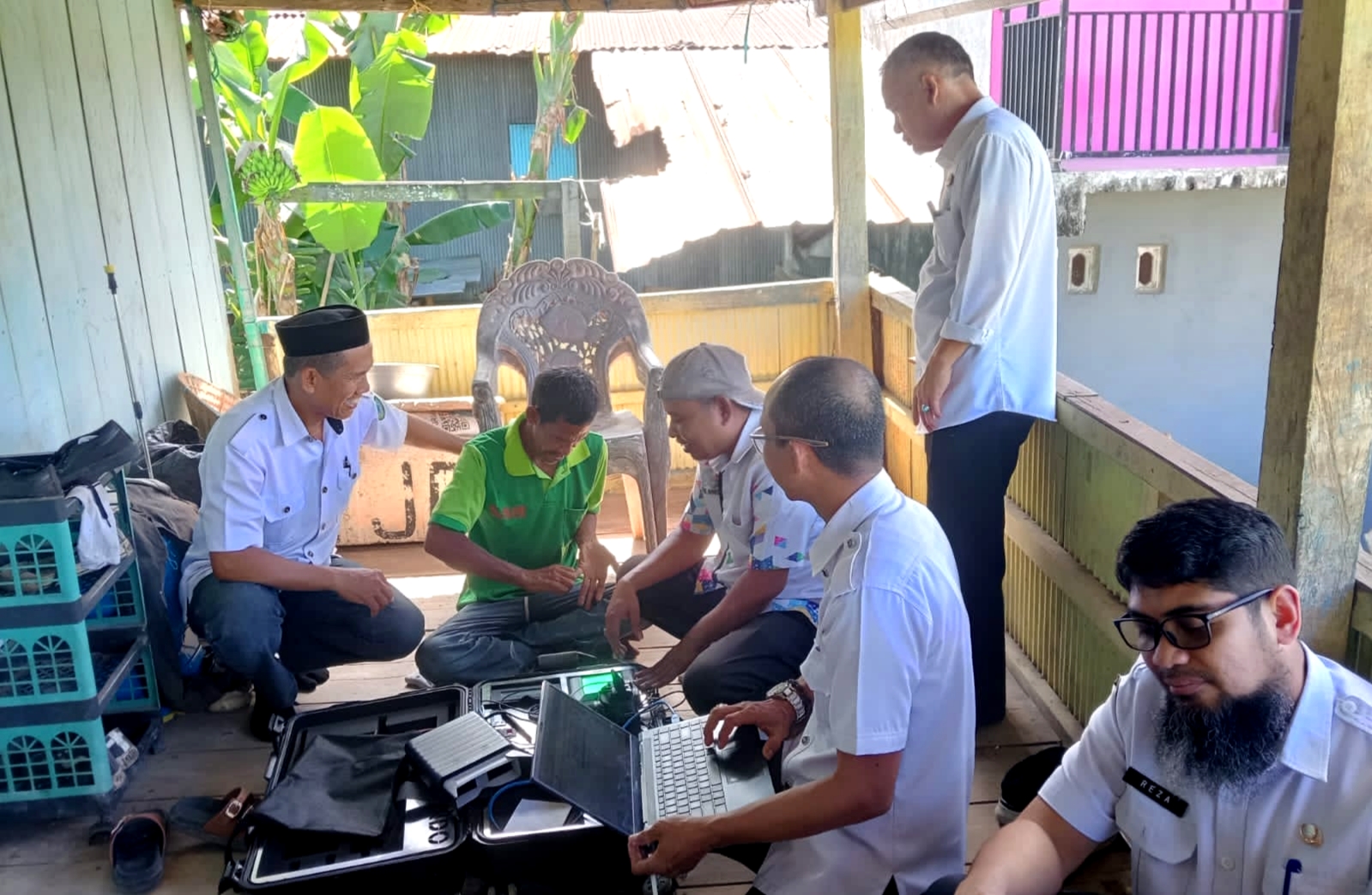Disdukcapil Maros Jemput Bola Layani Lansia, Disabilitas, dan ODGJ untuk Pemenuhan Administrasi Kependudukan