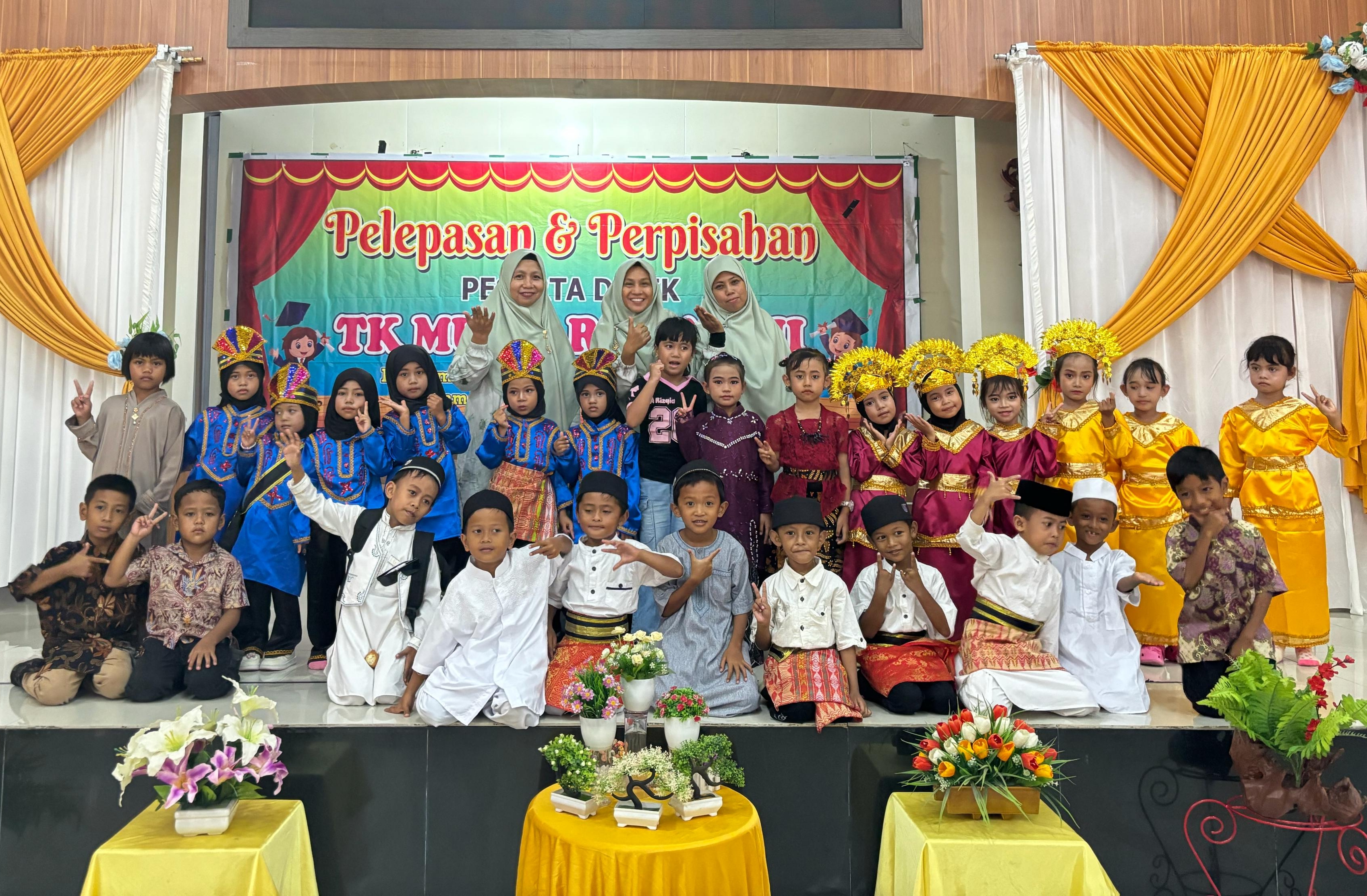 Pelepasan Siswa TK Mutiara Sari Berlangsung Penuh Haru, Kepala Sekolah Dorong Lulusan Lanjut ke Jenjang SD
