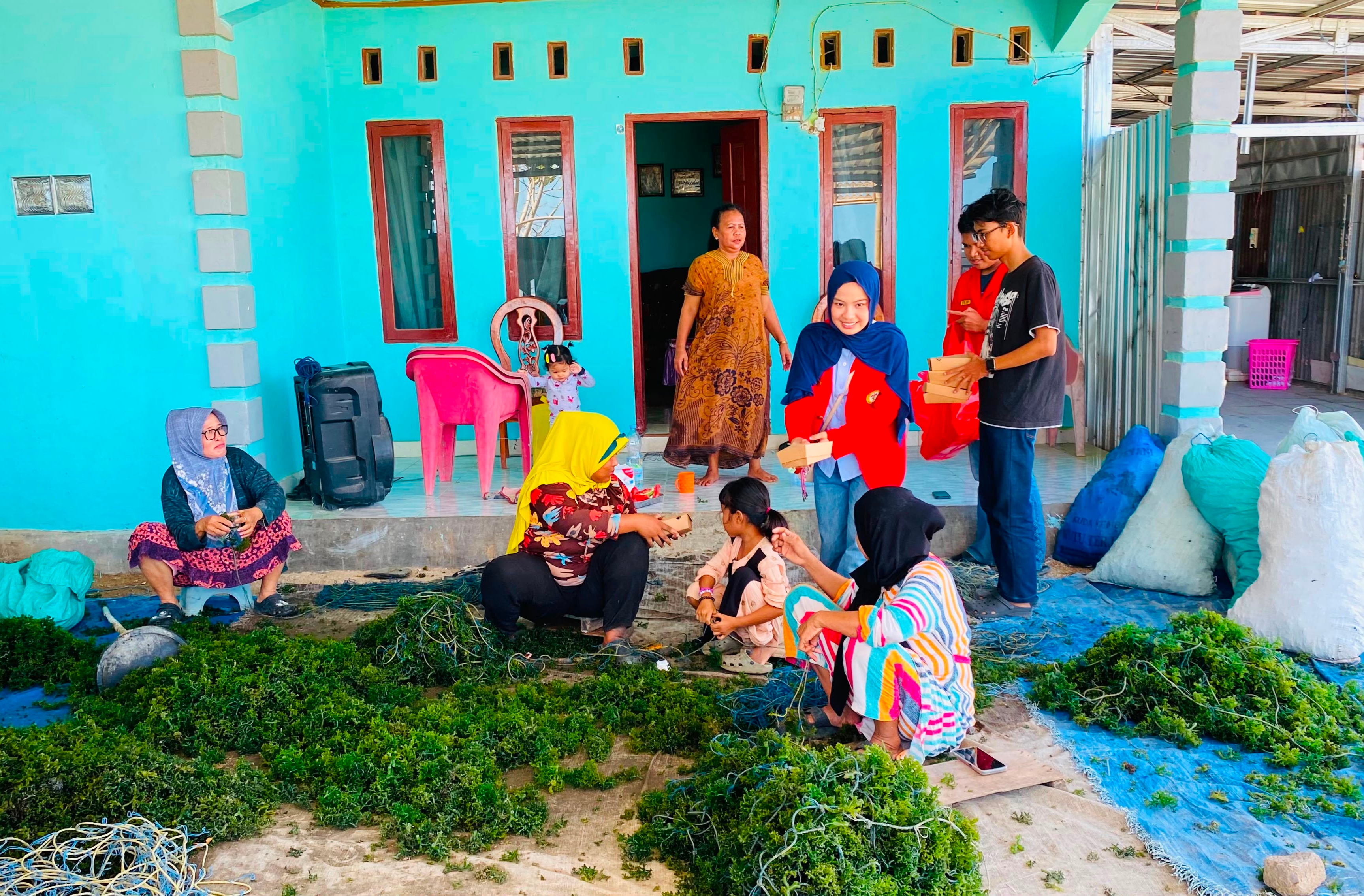 Di Balik Bina Desa Garassikang, HPMT Unhas Soroti Tantangan Sampah, Kesehatan Remaja dan Nilai Tambah Rumput Laut