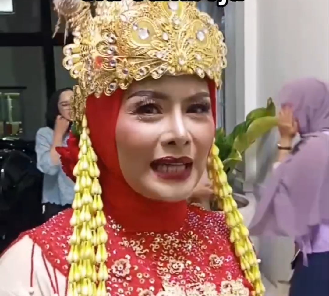 Alun-Alun Parigi Dipadati Warga, Bupati Pangandaran Tampil dalam Teater Dewi Siti Samboja