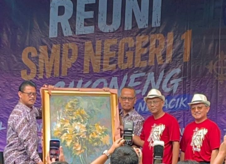 Ratusan Alumni SMPN 1 Cikoneng Angkatan 1980–1988 Kembali Berkumpul, Kenang Jasa Para Guru