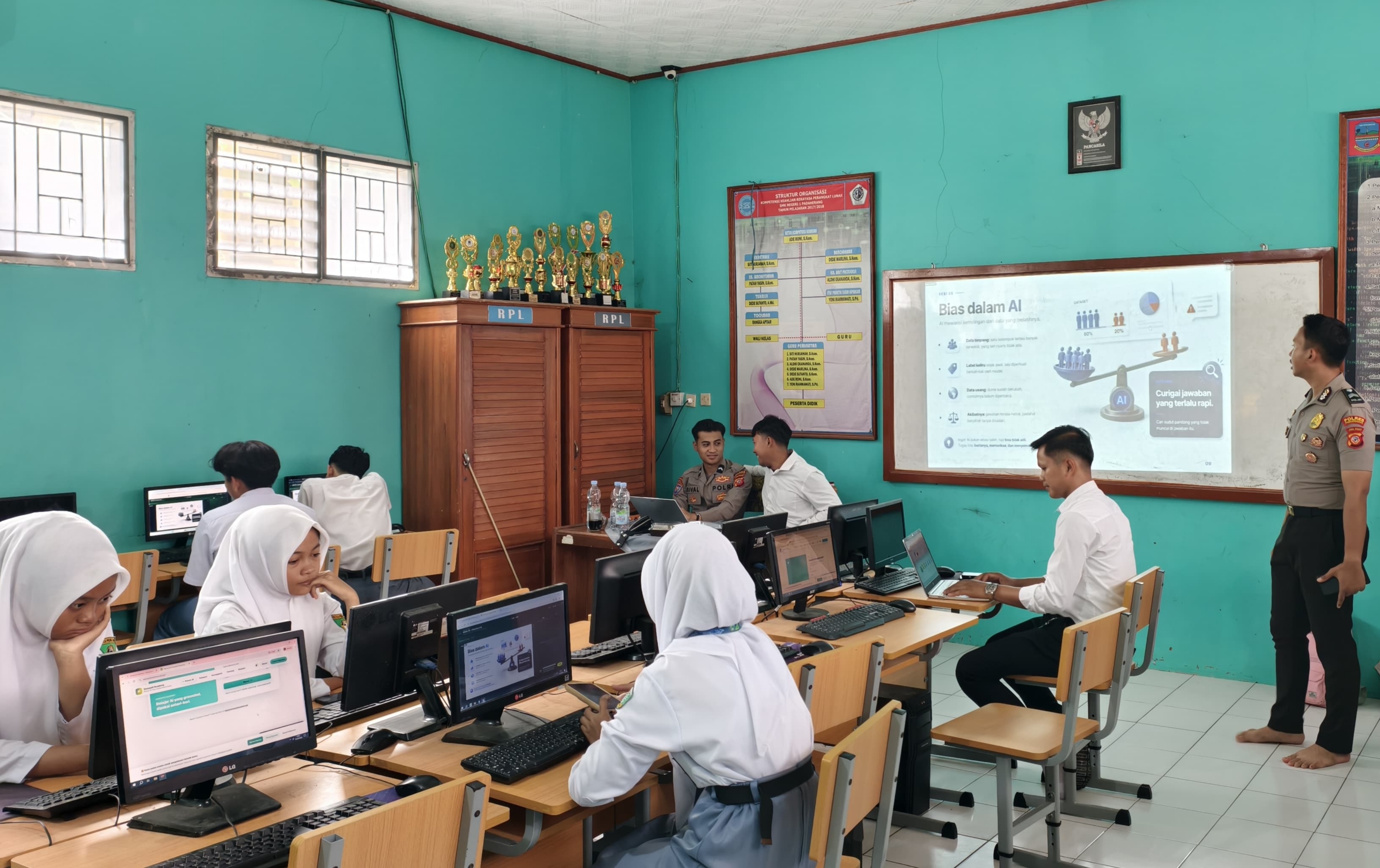 Polres Pangandaran Bekali Pelajar Pemahaman AI untuk Hadapi Ancaman Digital