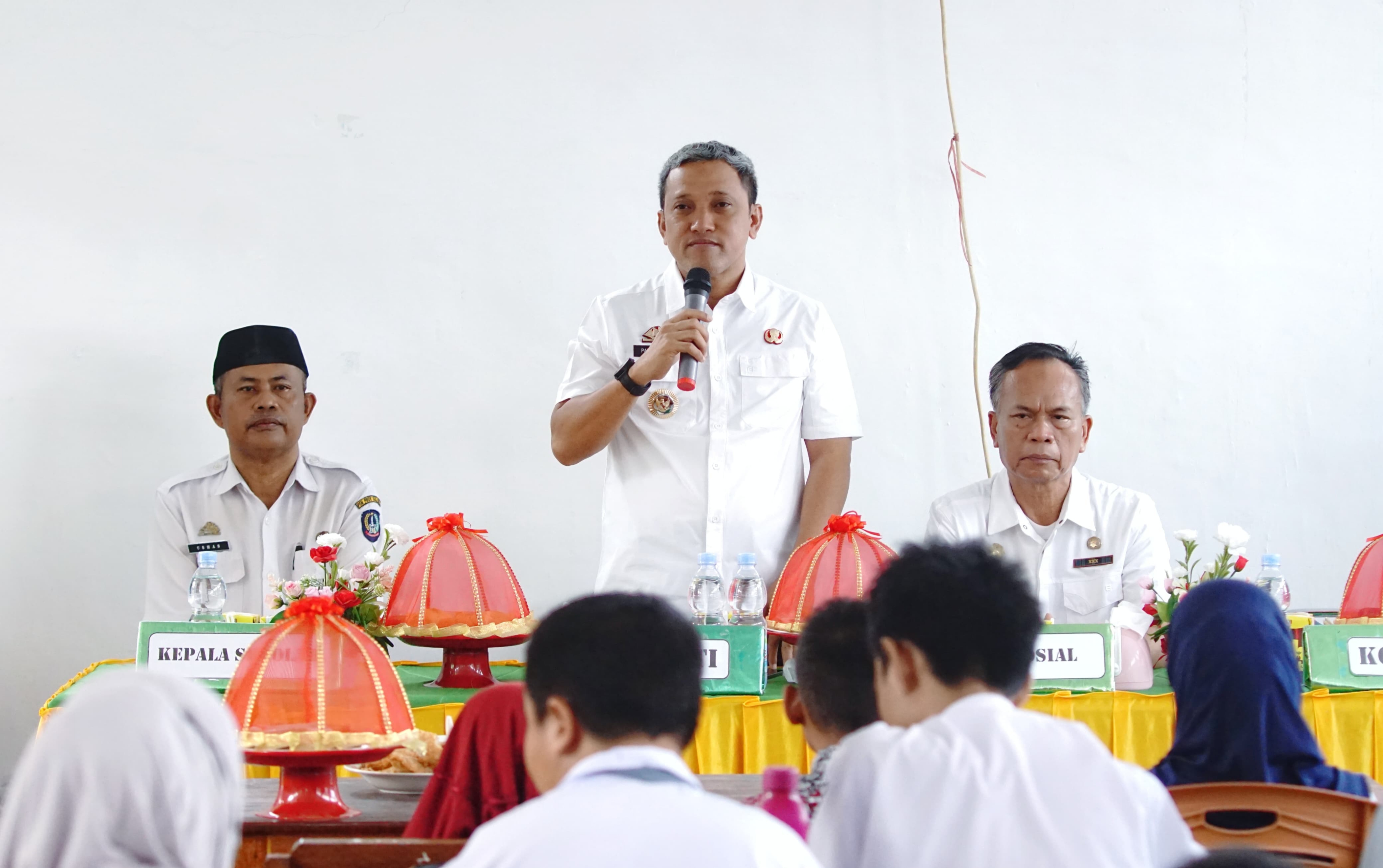 Warga Sebut Paris Yasir Bapak Pembangunan Jeneponto, Jalan dan Gedung Sekolah Jadi Sorotan